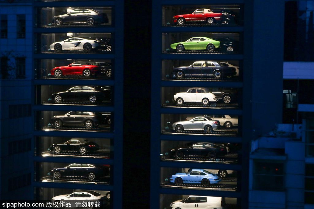 投幣買豪車！新加坡現(xiàn)世界最高汽車自動售貨機(jī)達(dá)15層樓