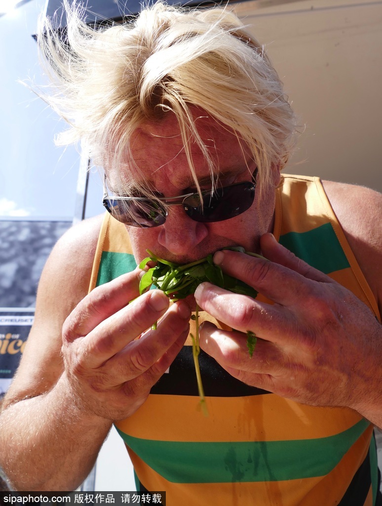 舌尖上的美食？英國吃豆瓣菜大賽眾選手大快朵頤瘋狂塞菜