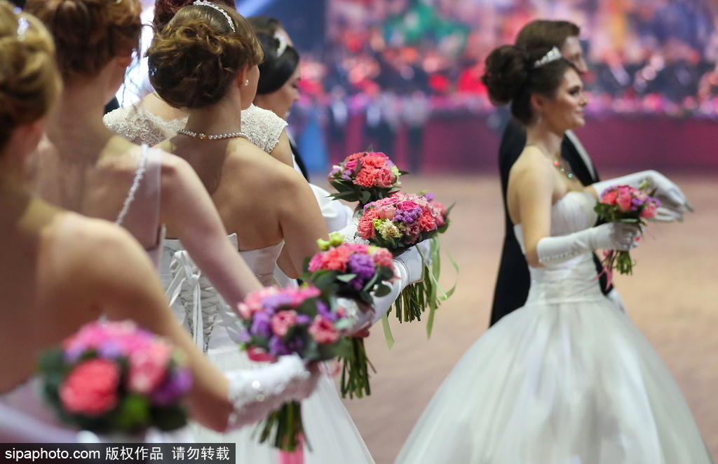 維也納慈善舞會莫斯科盛大開幕 現場美女俊男云集華麗繽紛