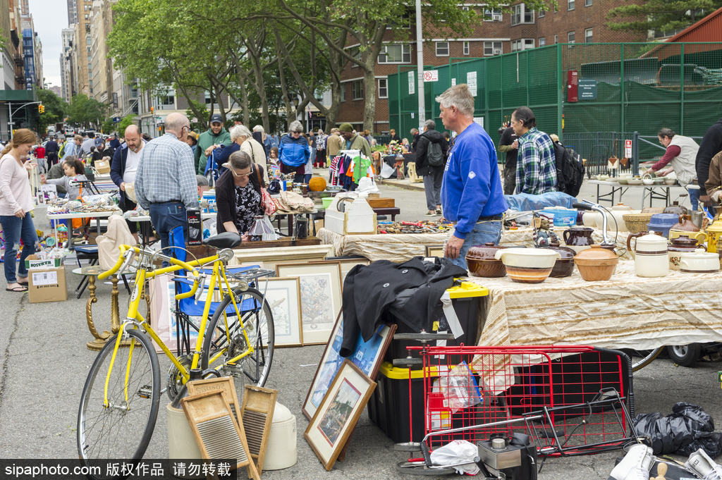 紐約民眾“淘寶”時節到來 年度跳蚤市場拉開帷幕