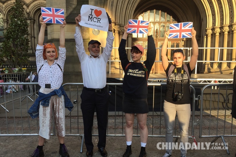 英國政府降半旗致哀 舉國悼念遇難者