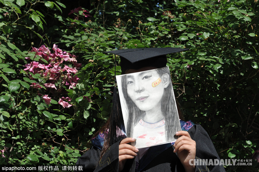 盤(pán)點(diǎn)創(chuàng)意畢業(yè)照 哪個(gè)是你的青春？