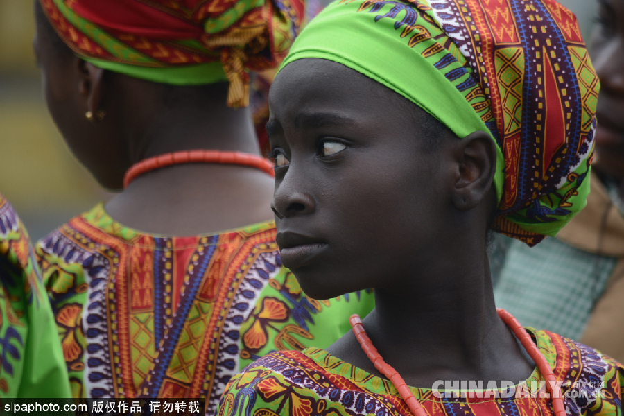 尼日利亞兒童節 小朋友身著各色服飾表演慶祝