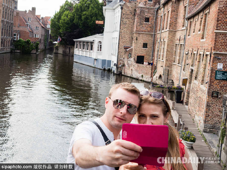 比利時布魯日迎來旅游旺季 夏日風光清新亮麗