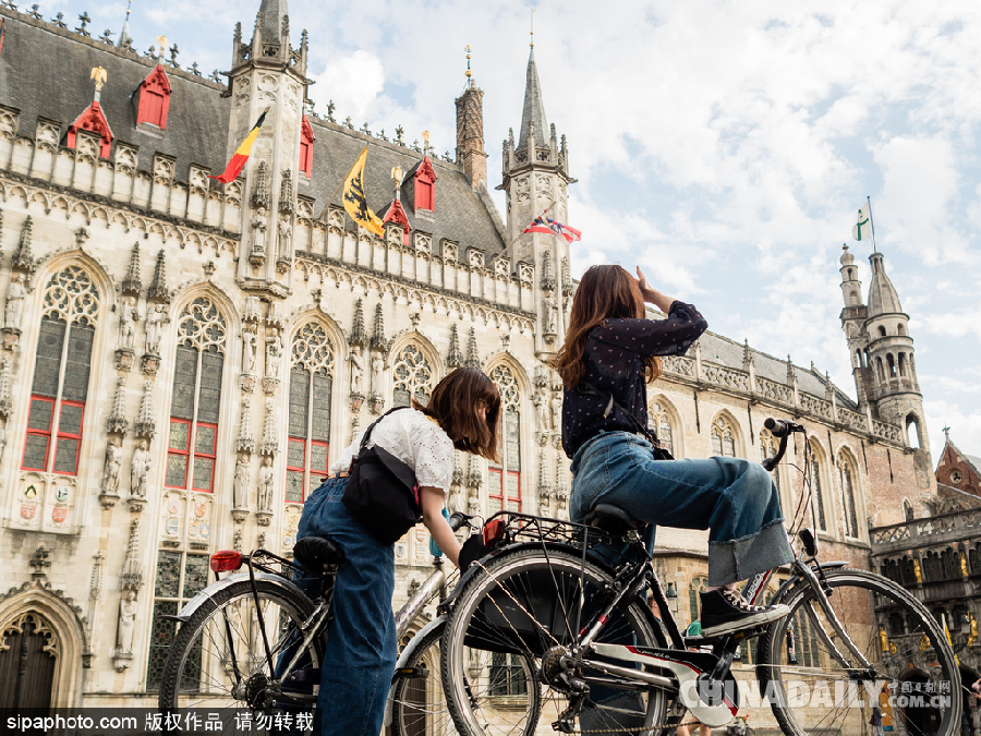 比利時布魯日迎來旅游旺季 夏日風光清新亮麗