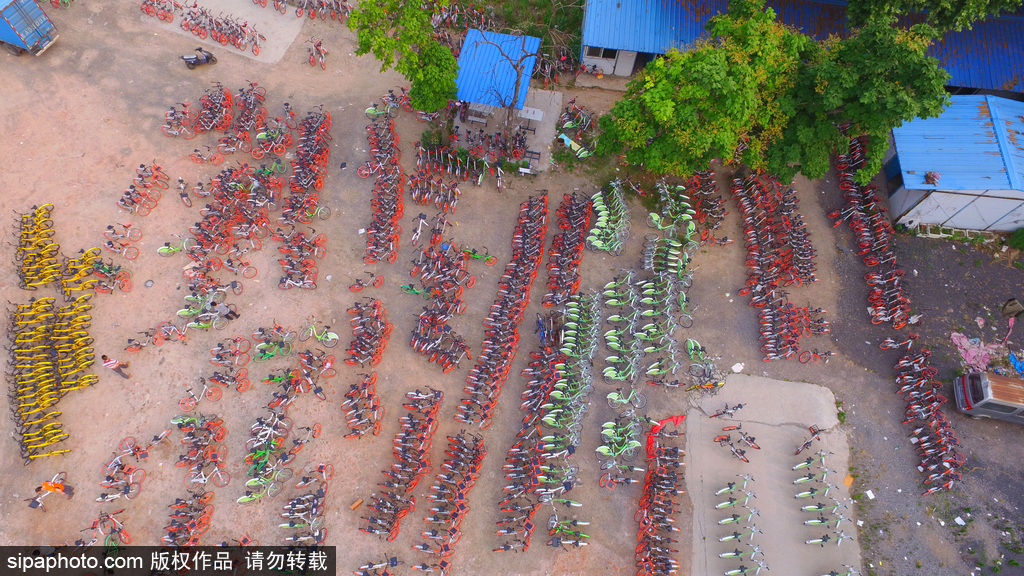 南京：廢棄停車場聚集千輛單車 五彩斑斕場面壯觀