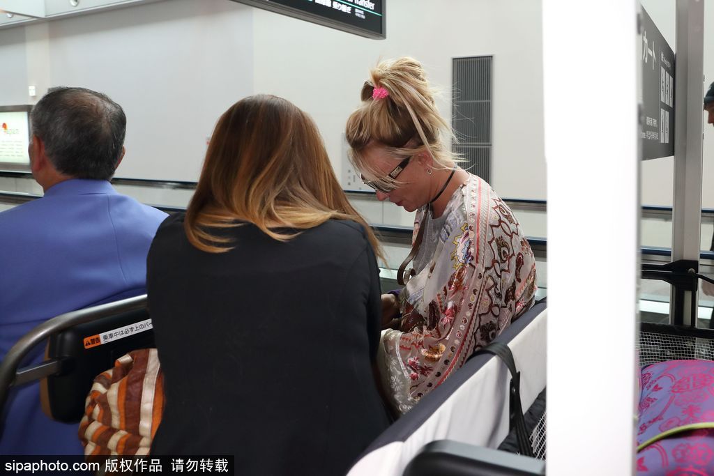 “小甜甜”布蘭妮抵日 打扮休閑難掩腿部緊實肌肉