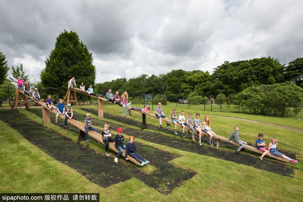 英國再現世界第一個兒童滑梯 距今九十多年竟沒有邊沿