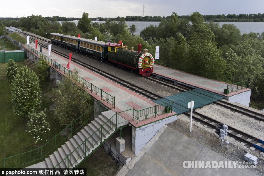 俄羅斯新西伯利亞運行兒童列車慶祝六一