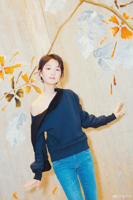 畢業(yè)季脫掉校服 學(xué)唐嫣劉詩(shī)詩(shī)換個(gè)減齡短發(fā)依舊元?dú)鉂M滿