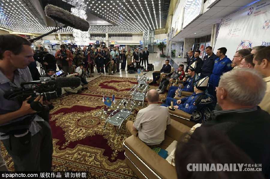 歐洲航天局宇航員結束太空任務 順利降落哈薩克斯坦