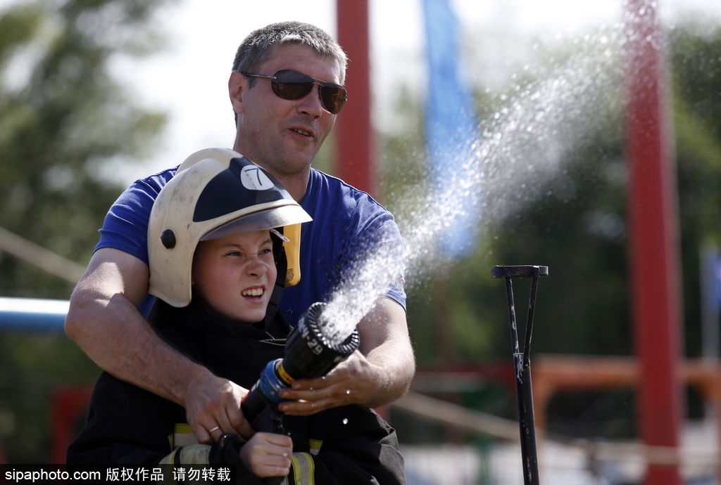 戰(zhàn)斗民族萌娃不簡單 俄羅斯緊急情況部組織兒童夏令營
