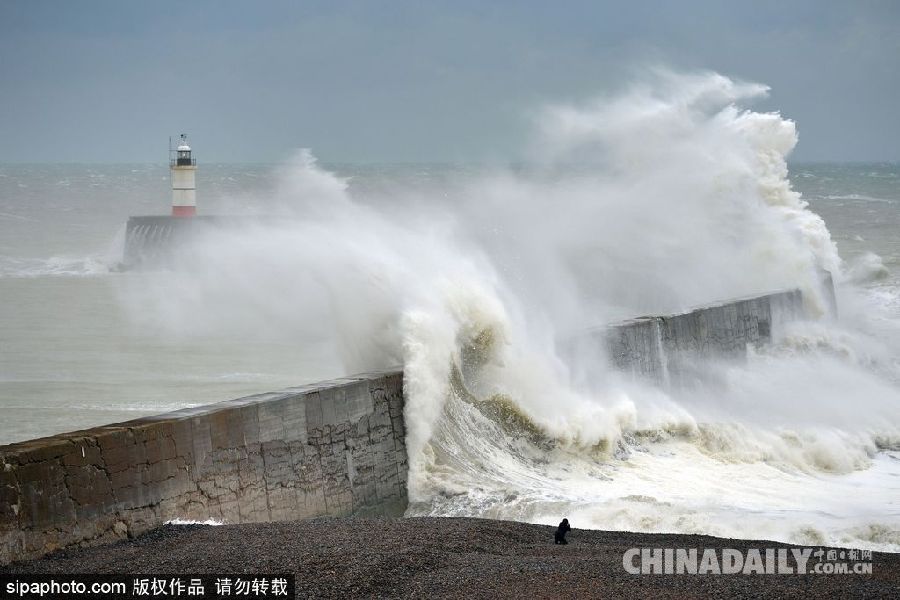 英國薩塞克斯海邊驚濤拍岸 雄宏壯觀
