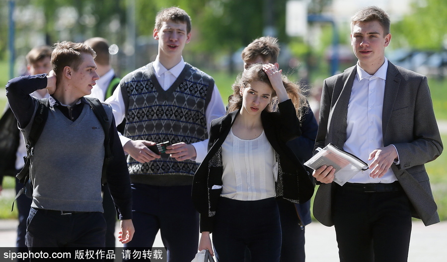 俄羅斯高考物理科目開(kāi)考 探訪考試現(xiàn)場(chǎng)