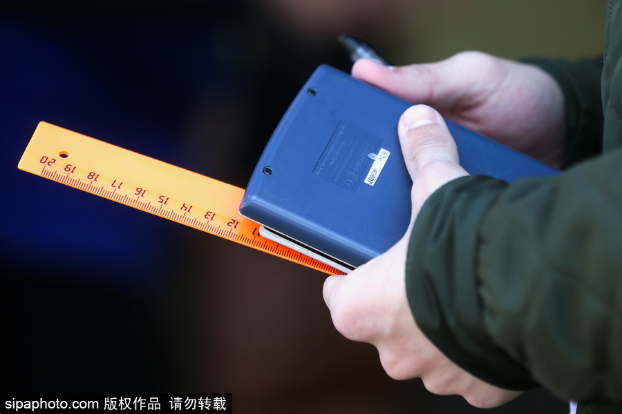 俄羅斯高考物理科目開考 探訪考試現(xiàn)場(chǎng)