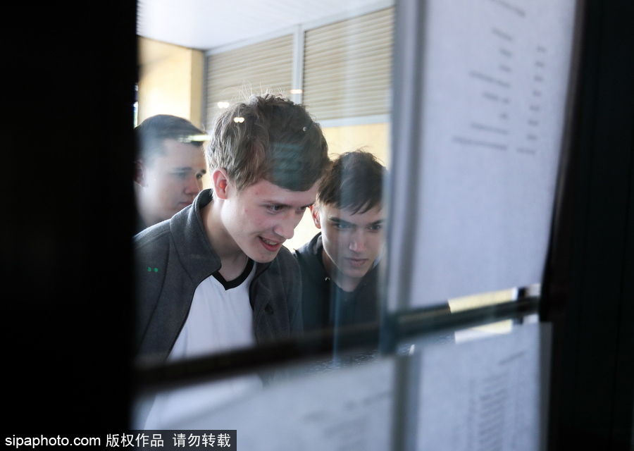 俄羅斯高考物理科目開考 探訪考試現場