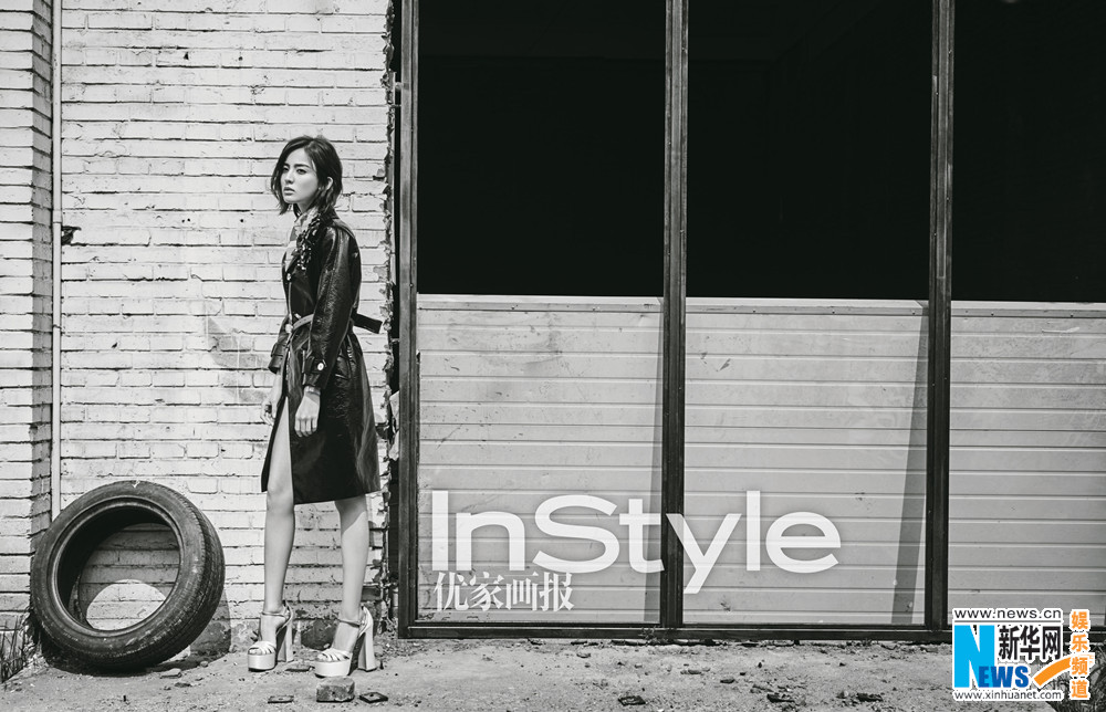 娜扎登封面盡顯自信魅力 演繹復(fù)古街頭時尚