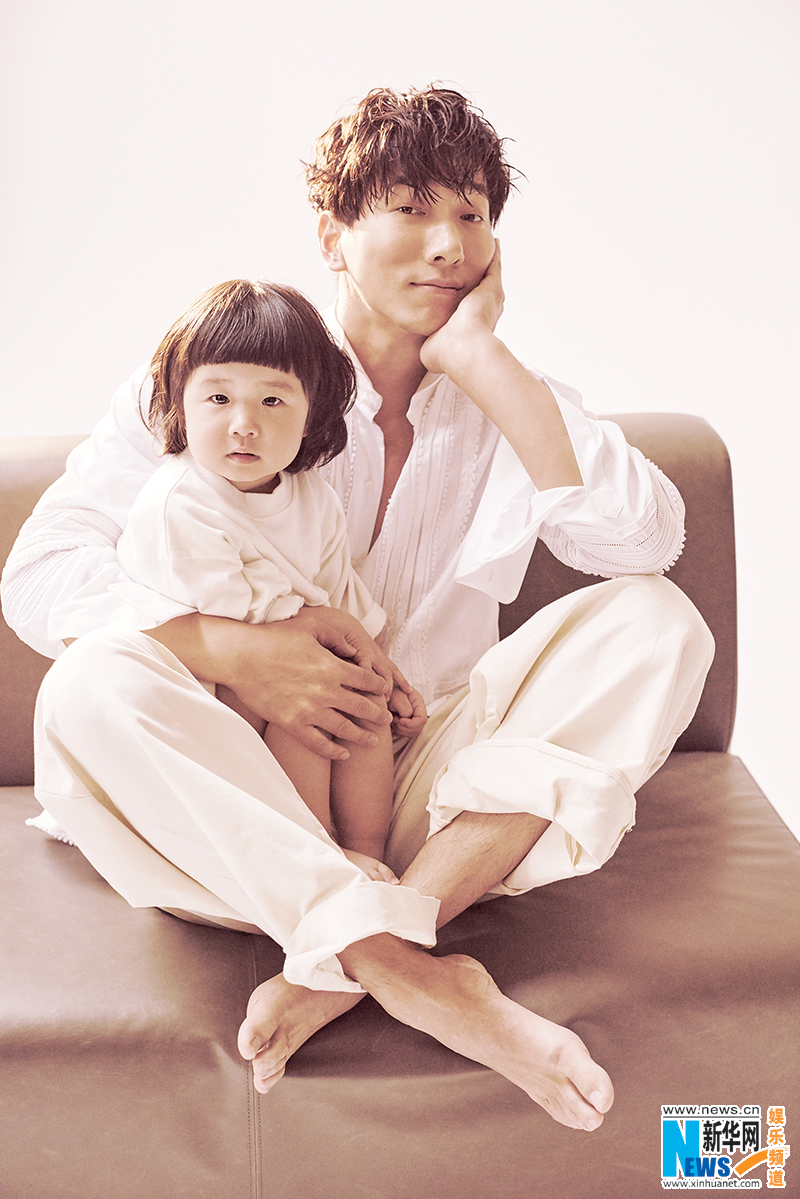 張亮女兒兩歲生日曝親子寫真 鏡頭感不輸爸爸