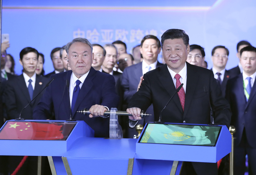 習近平同哈薩克斯坦總統納扎爾巴耶夫共同參觀阿斯塔納專項世博會中國國家館 并出席中哈亞歐跨境運輸視頻連線儀式