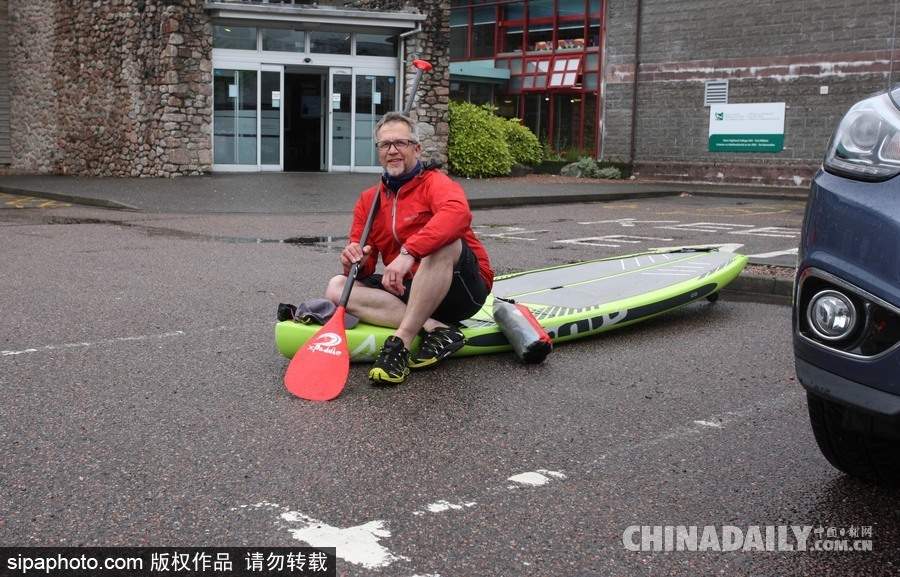 生活真是愜意！英國一男子每天劃船上班