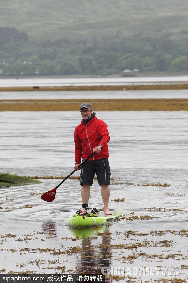 生活真是愜意！英國一男子每天劃船上班