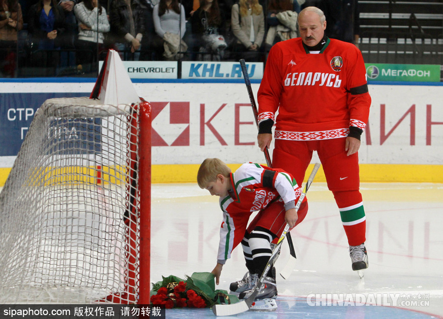 從一本正經(jīng)到逗趣可愛(ài) 盤(pán)點(diǎn)政界王室老爸與兒女的相處之道