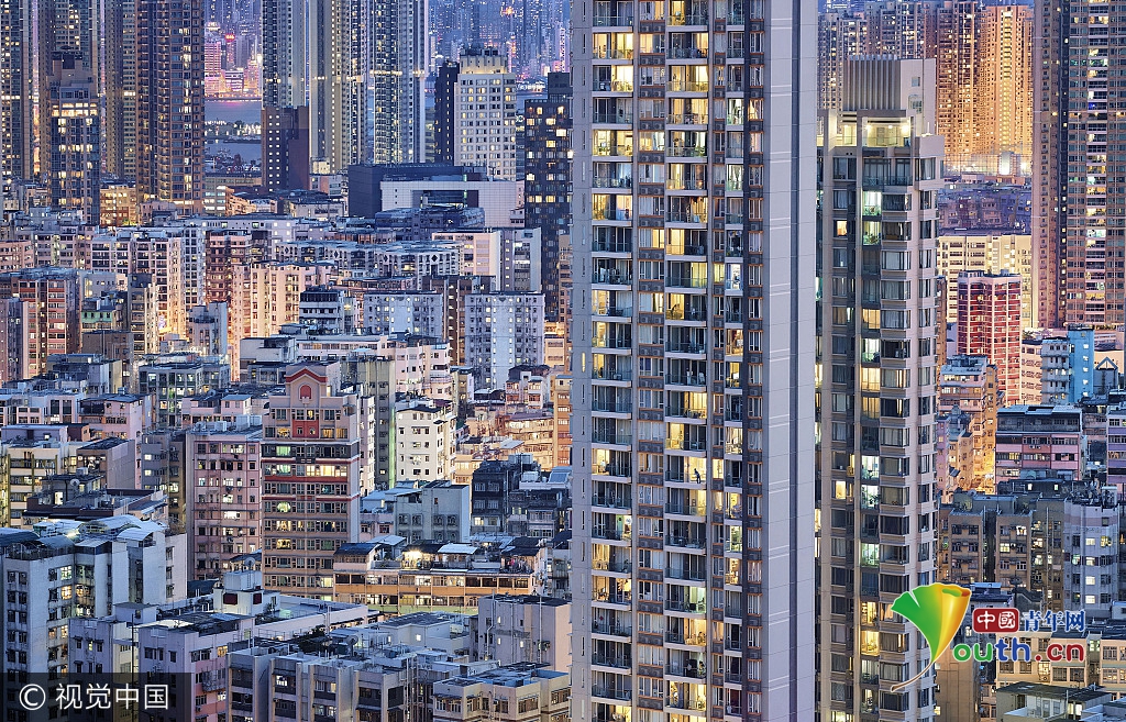 鏡頭下的“藍色香港” 華燈初上縹緲幽靜