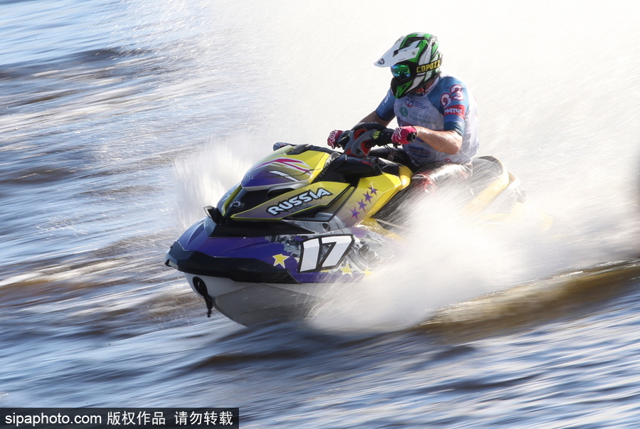驚險刺激！俄羅斯水上摩托艇錦標賽 眾高手上演水面版速度與激情