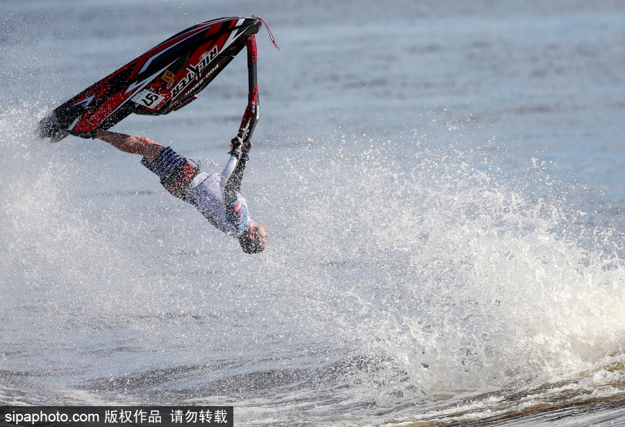 驚險刺激！俄羅斯水上摩托艇錦標賽 眾高手上演水面版速度與激情