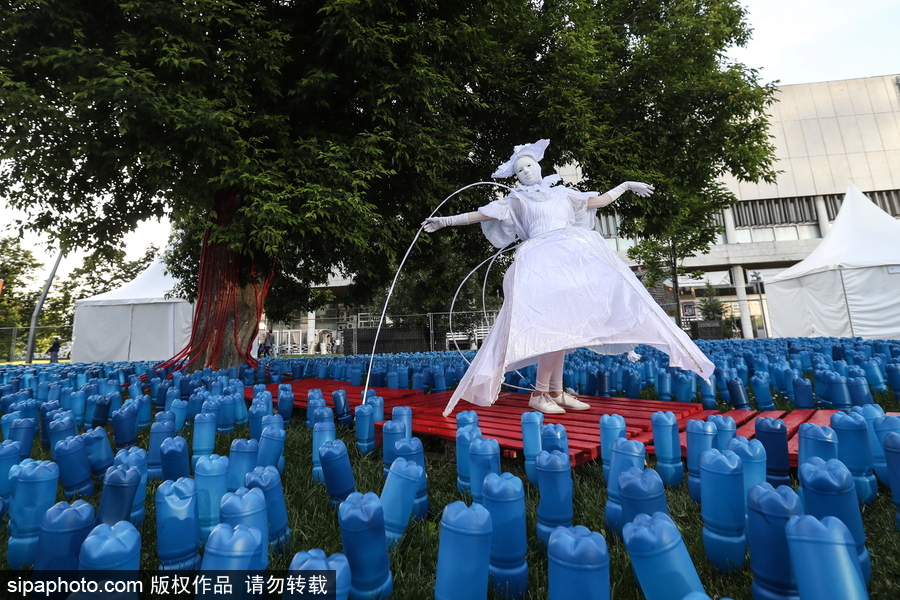 莫斯科舉辦國際花展節 精美花雕引民眾駐足