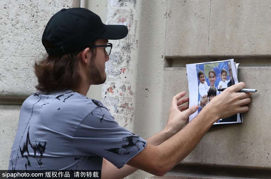 2017巴黎高定時裝周秋冬：席琳·迪翁帥氣大兒子出街人氣高漲 簽名全家福照片畫面感人