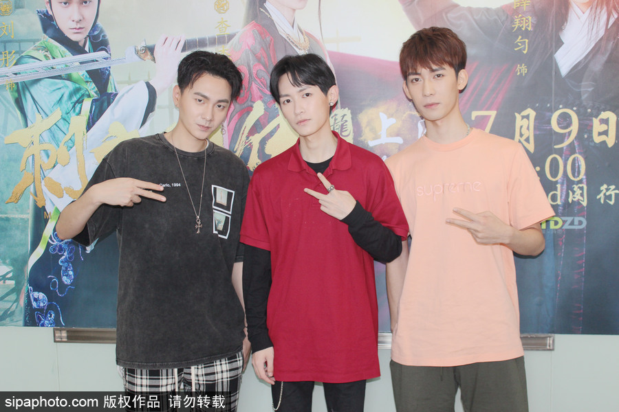 《刺客列傳》寫真書上海簽售 查杰、薛翔勻、劉彤現身與粉絲親密互動