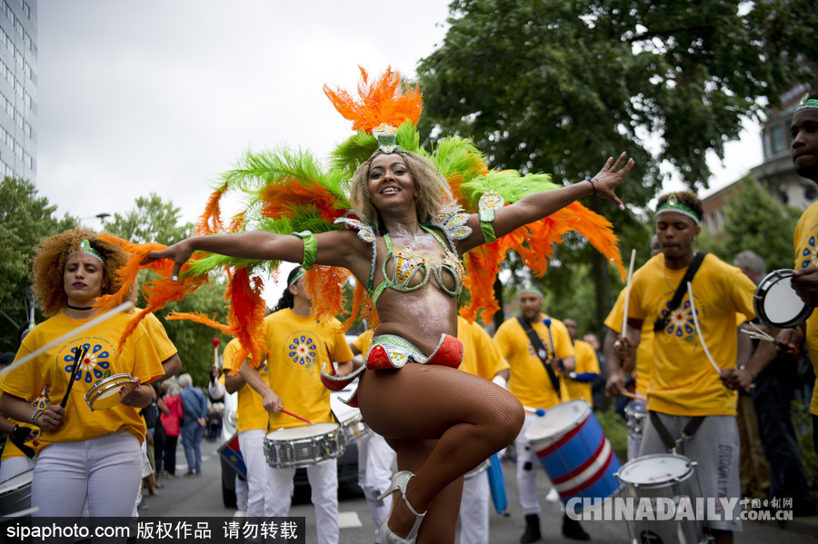 荷蘭鹿特丹夏季嘉年華盛大開(kāi)幕 全城狂歡色彩斑斕
