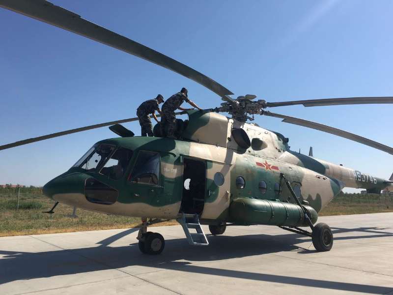 新疆軍區全力做好精河縣抗震救災工作 上百名官兵展開救援