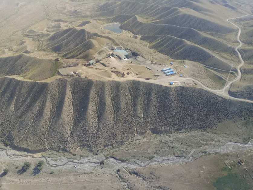 新疆軍區(qū)全力做好精河縣抗震救災(zāi)工作 上百名官兵展開(kāi)救援