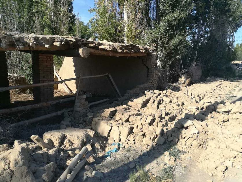 新疆軍區全力做好精河縣抗震救災工作 上百名官兵展開救援