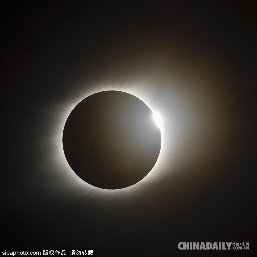 實拍美國德克薩斯州萊昂縣上空超級日全食