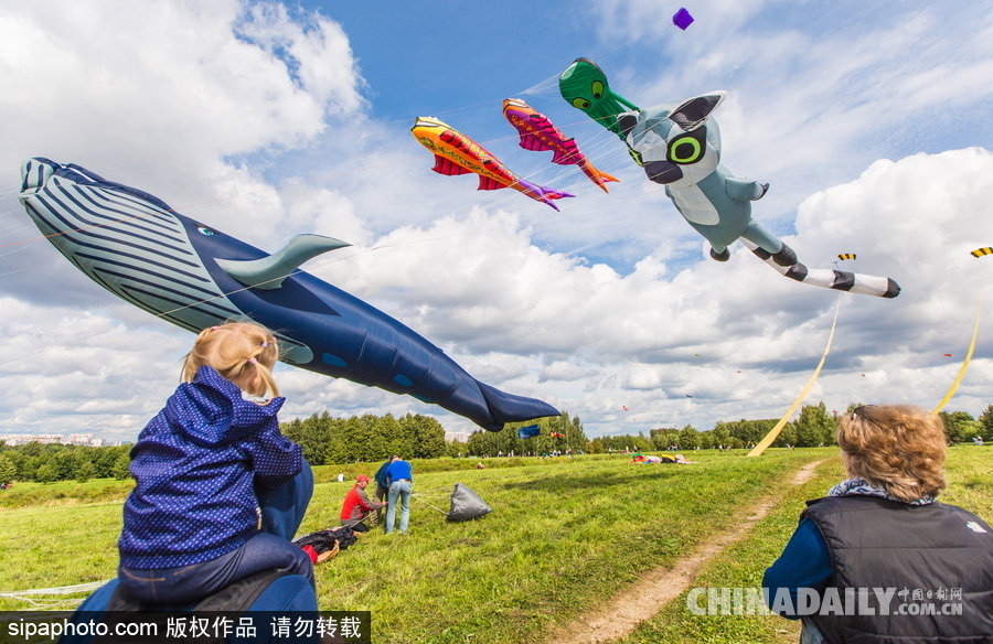 俄羅斯莫斯科舉行風箏節(jié) 色彩繽紛歡樂十足