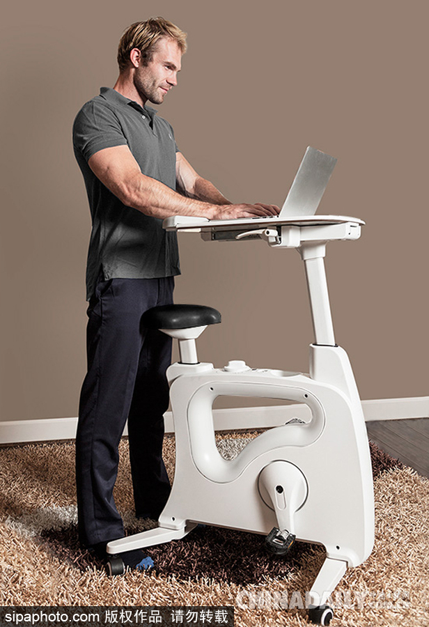 工作健身兩不誤！站立式書桌與單車完美結合