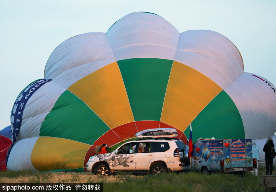 俄羅斯克里米亞舉行熱氣球節 色彩繽紛