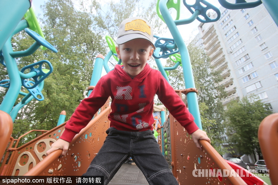 走進莫斯科的游樂場休閑區 兒童玩耍天真爛漫