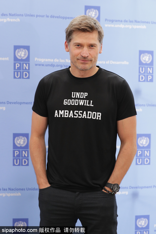 《權力的游戲》男星尼可拉現身活動 笑容清爽英俊帥氣