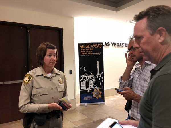 拉斯維加斯警方:兇手房間繳獲23把武器 尚無證據(jù)表明槍擊案為多人作案