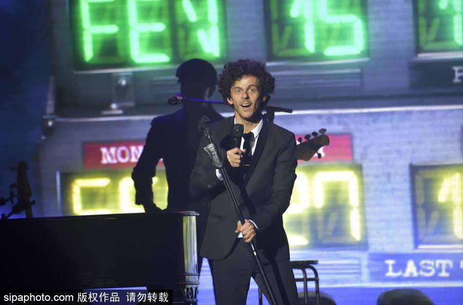 法國男星邁克爾·格利高里奧表演秀 現場人氣高漲陷入瘋狂