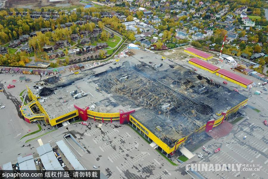 莫斯科購物中心火災過后 漆黑一片幾乎被燒成空架