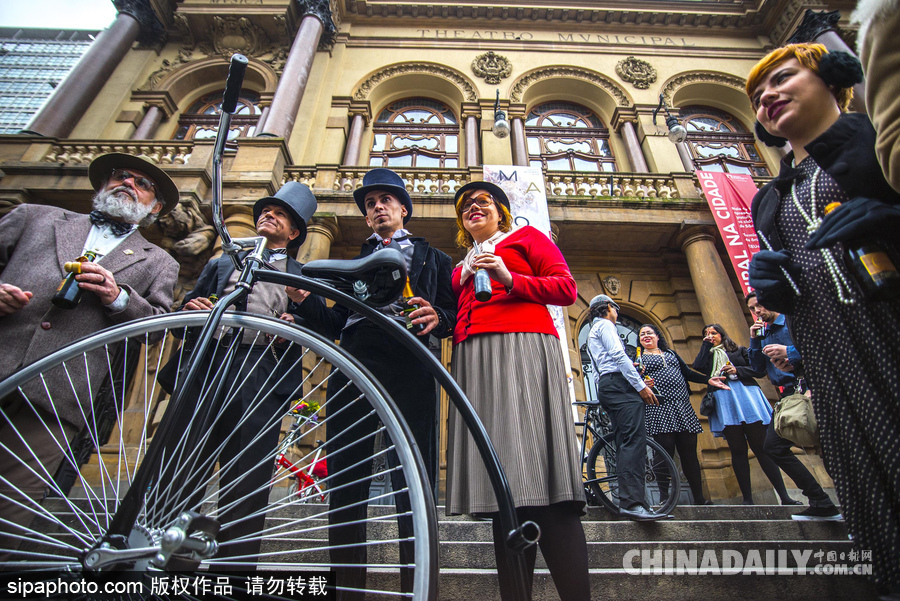 圣保羅舉行復古騎行活動 紳士淑女裝重溫經典