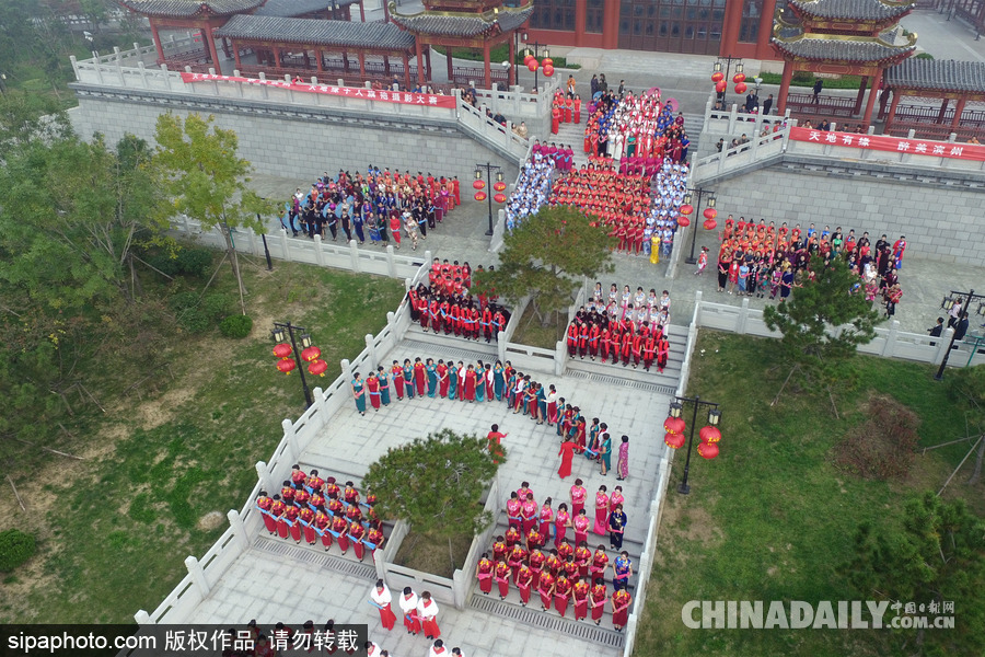 山東濱州：驚艷重陽節 千名中老年旗袍愛好者走秀