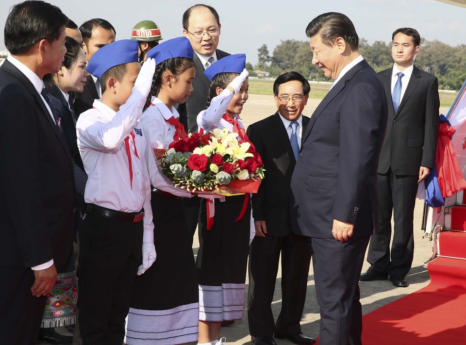 習(xí)近平抵達(dá)萬象開始對老撾人民民主共和國進(jìn)行國事訪問