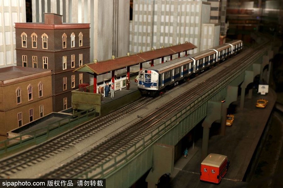 紐約圣誕節除了櫥窗燈飾 還有超萌的中央火車站迷你火車