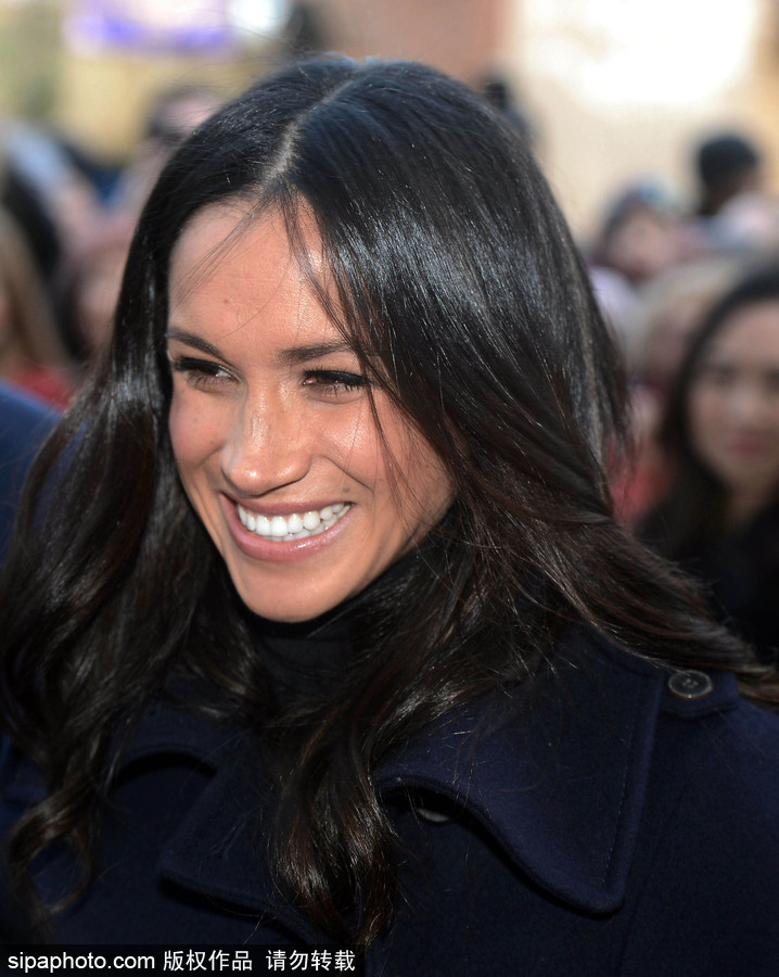 哈里王子與未婚妻亮相英國(guó)諾丁漢 出席世界艾滋病日慈善活動(dòng)